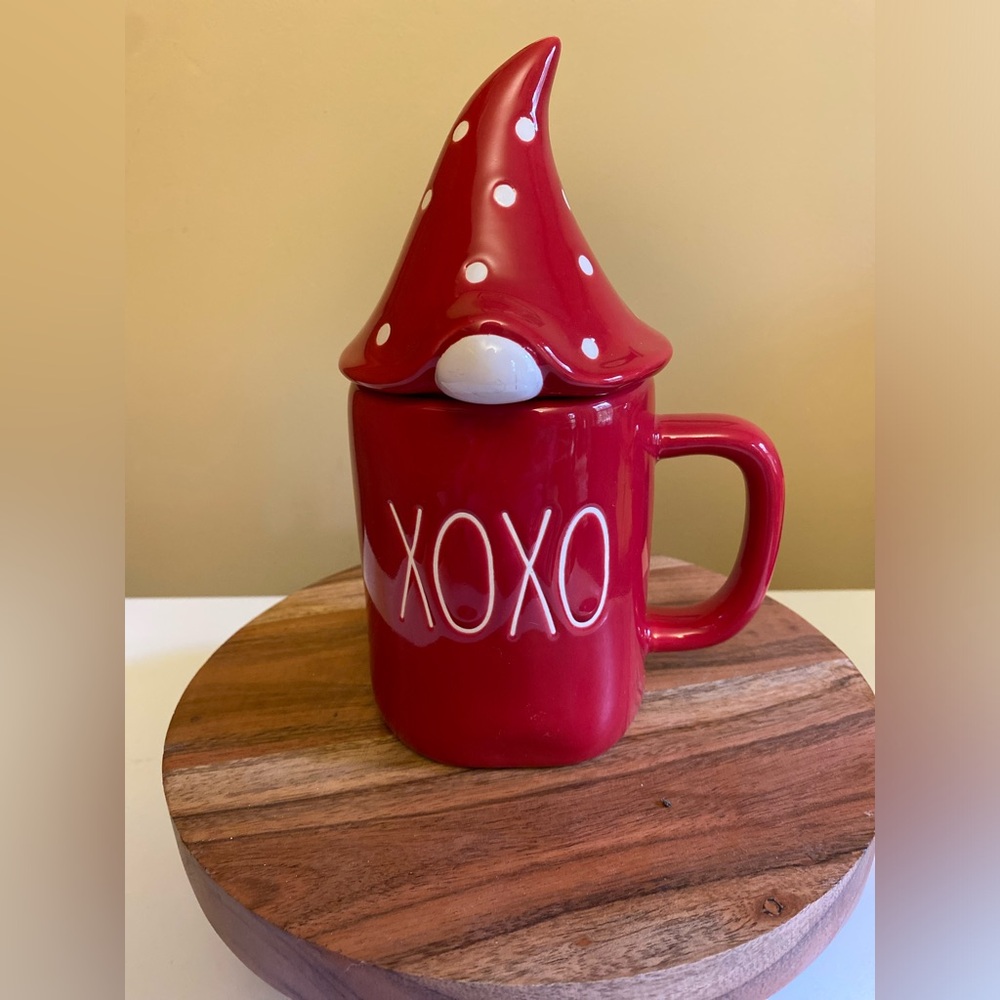 NWT Rae Dunn Gnome Mug “XOXO” Top comes off